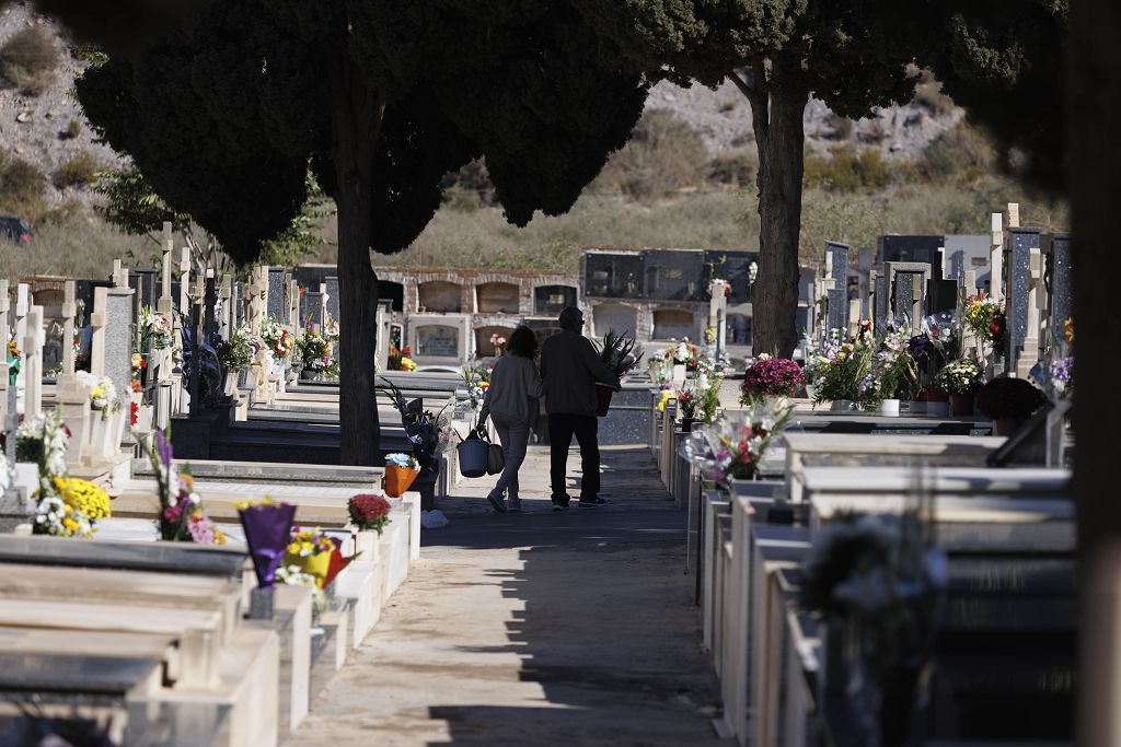 Día de Todoso los Santos en el cementerio de Los Remedios de Cartagena