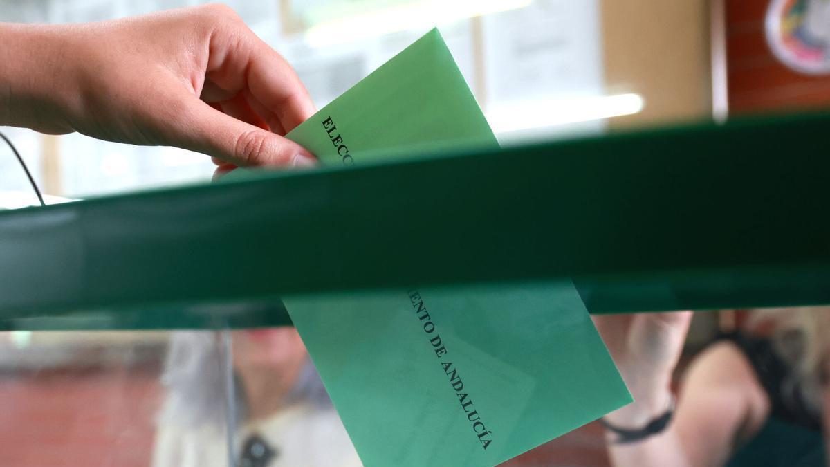 Imágenes de la jornada electoral en Andalucía.