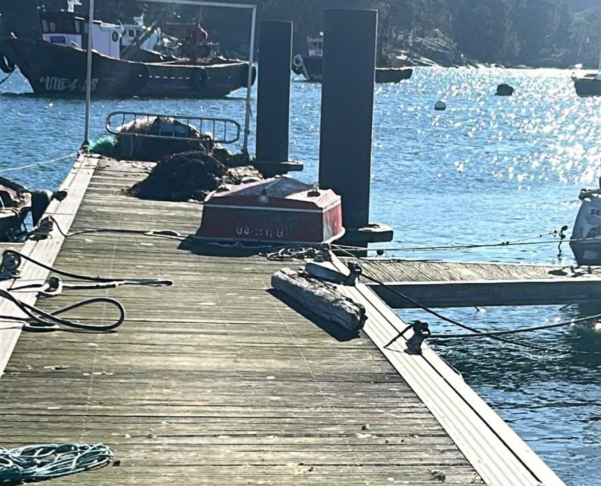 Pantalanes ocupados y en mal estado.