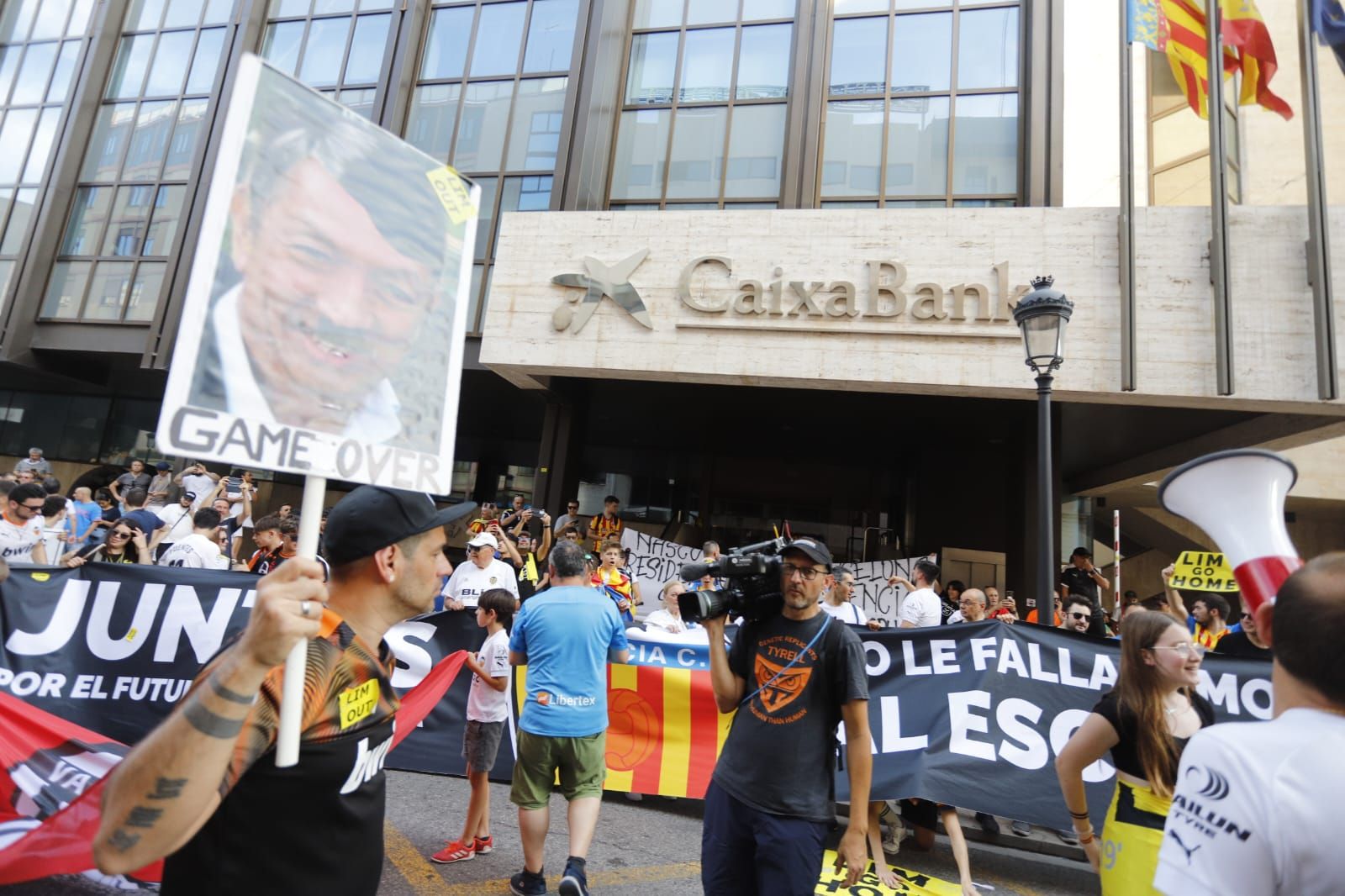 El valencianismo se manifiesta contra la gestión de Lim
