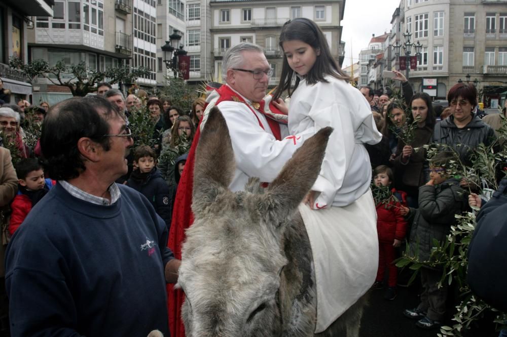 Semana Santa en A Estrada 2016 | El Domingo de Ramos gana fieles en A Estrada