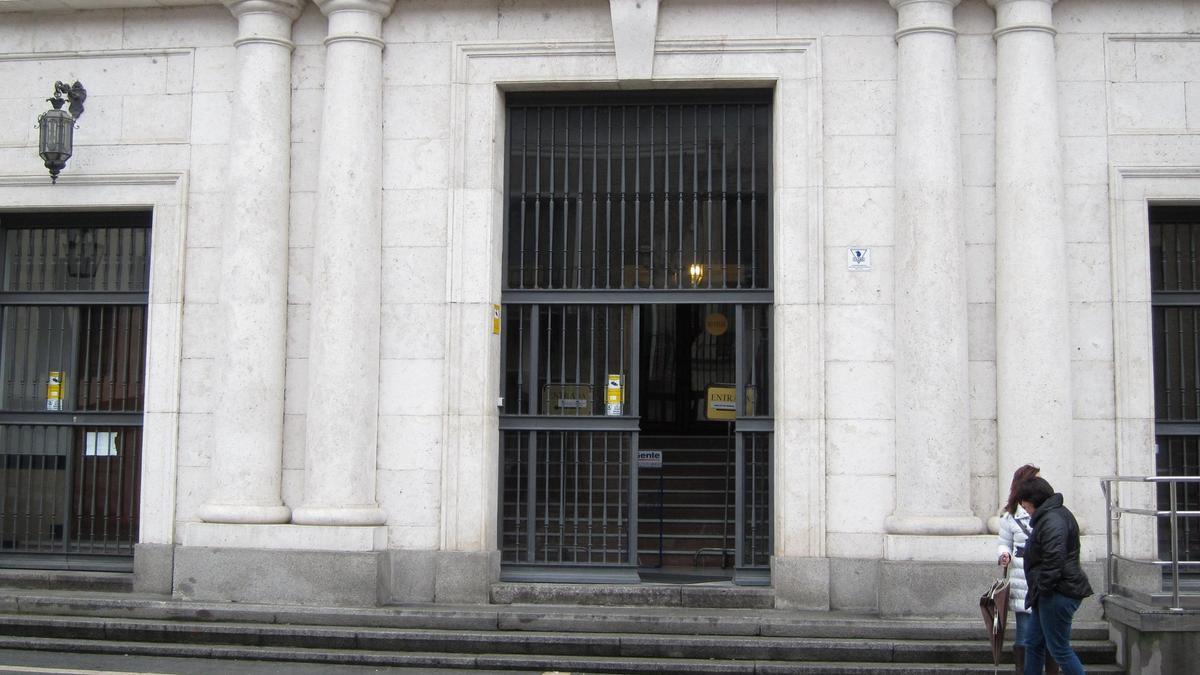 Entrada del palacio de Justicia, sede de la Audiencia de Valladolid.