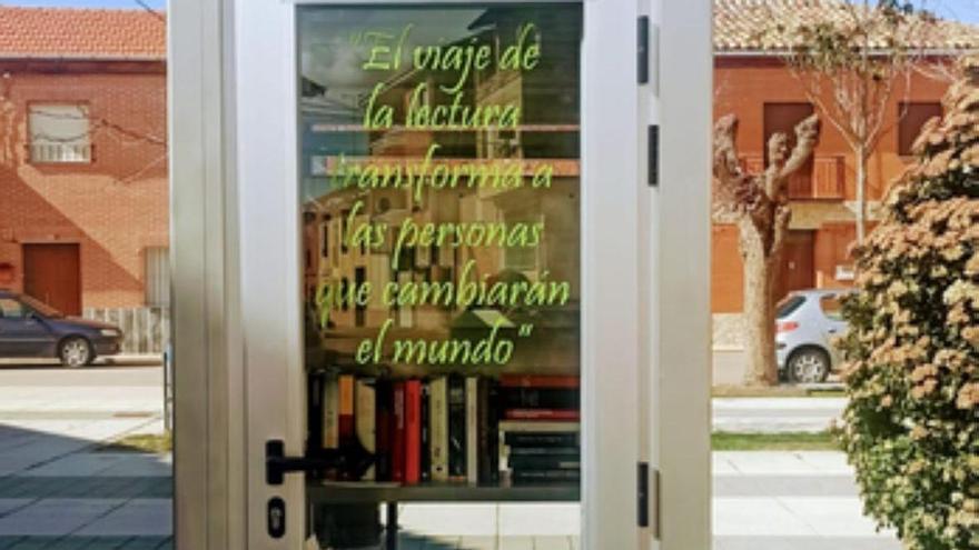 Una cabina para cambiar libros, la curiosa iniciativa de este pueblo de Zamora