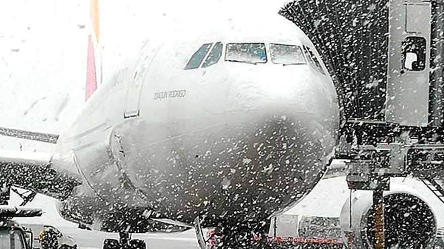 Blitz trifft Flugzeug auf Palmas Airport: Flug abgesagt