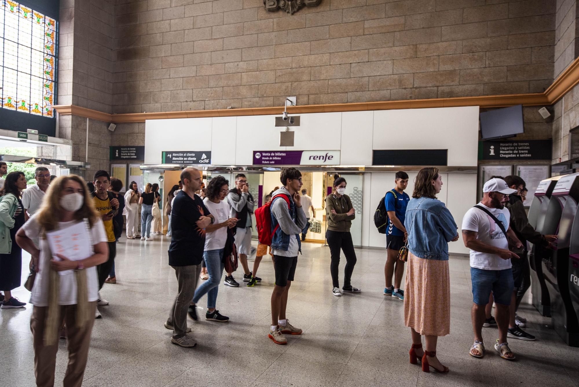 Colas en Galicia y colapso del sistema el primer día de los abonos gratuitos de Renfe