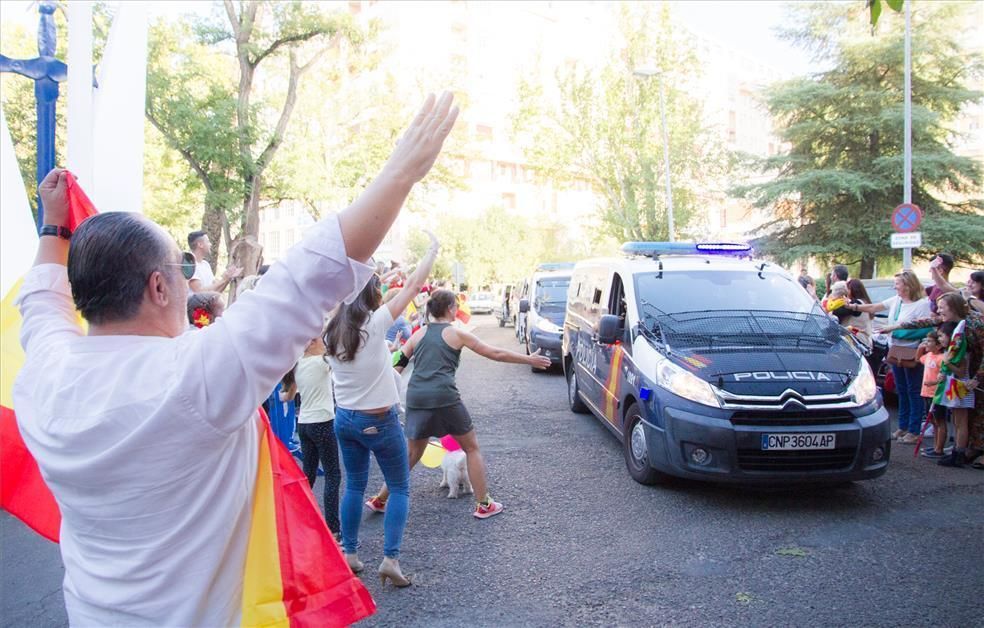 Recibimiento en Badajoz de los policías nacionales desplazados en Cataluña