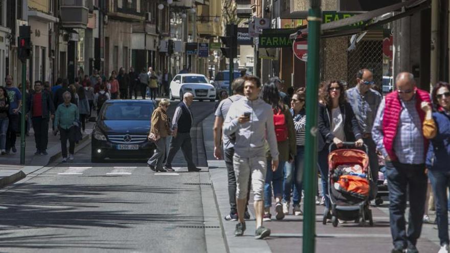 El tripartito da luz verde a dejar en suspensión la peatonalización de la Corredora por tres meses