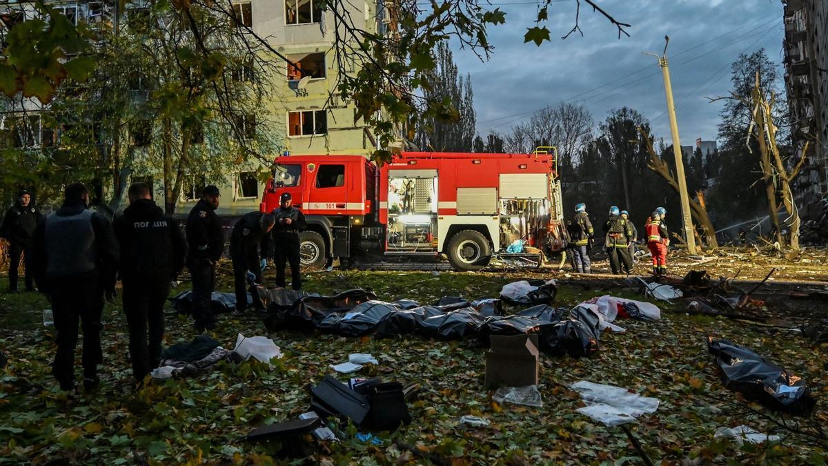 Almenys 17 morts en un atac nocturn rus amb míssils contra Zaporíjia
