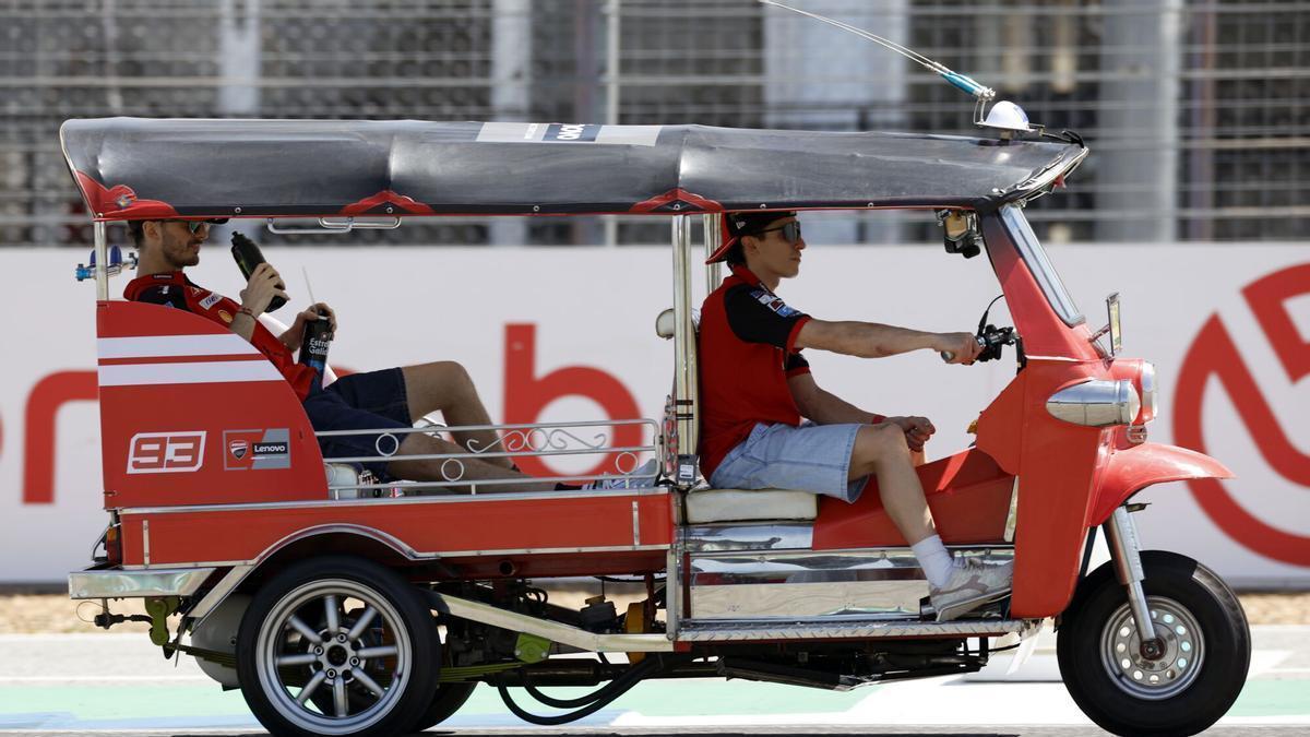 Marc Márquez y Bagnaia desafían la nieve: la carrera más gélida del año