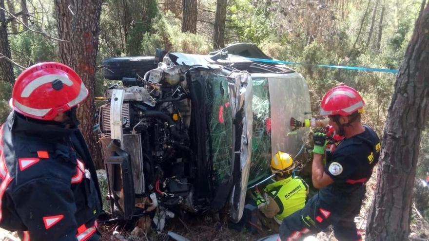 Un conductor queda atrapado en su coche tras sufrir un accidente en Villamalur