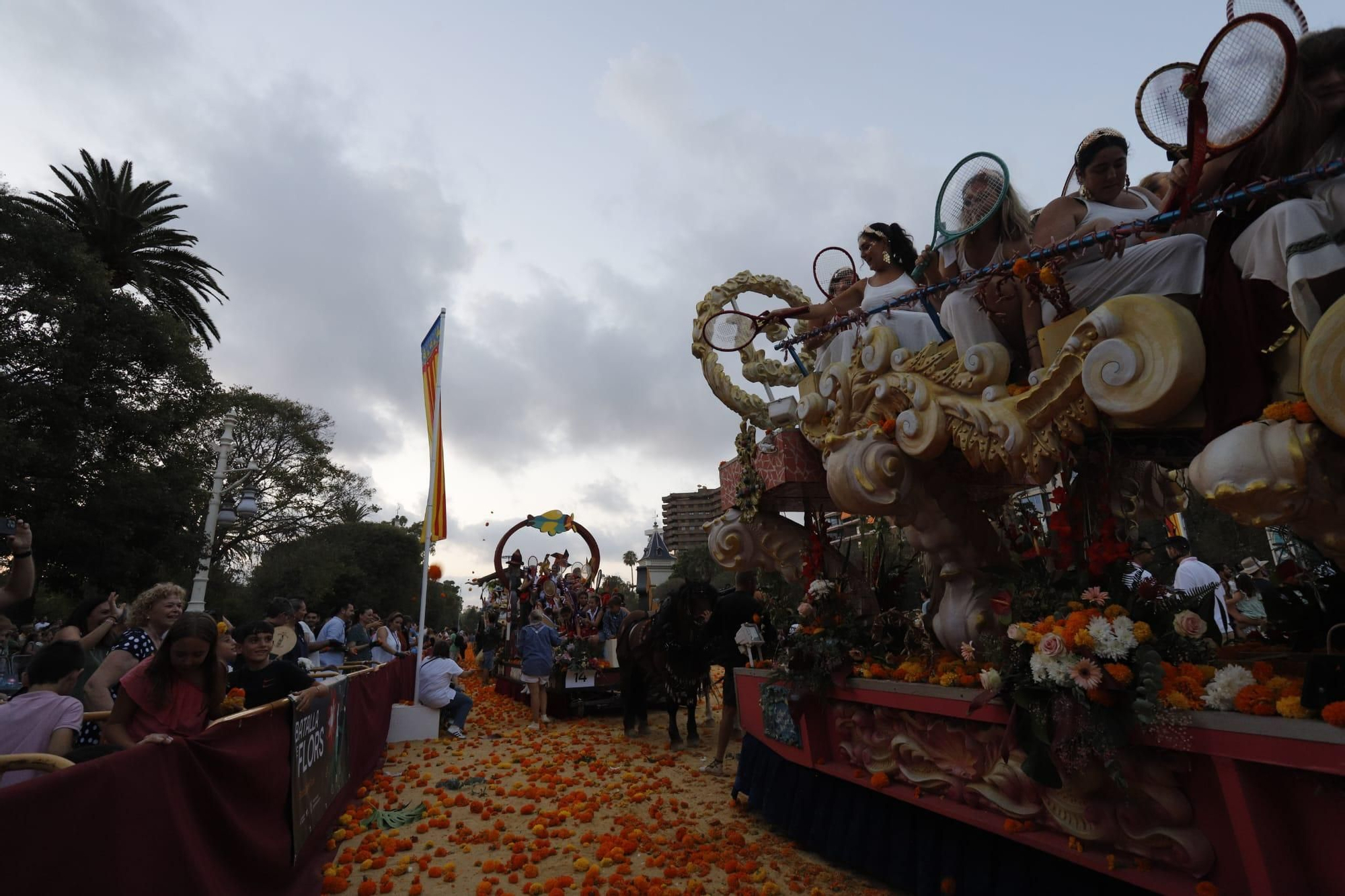 Así ha sido la Batalla de Flores en València 2024