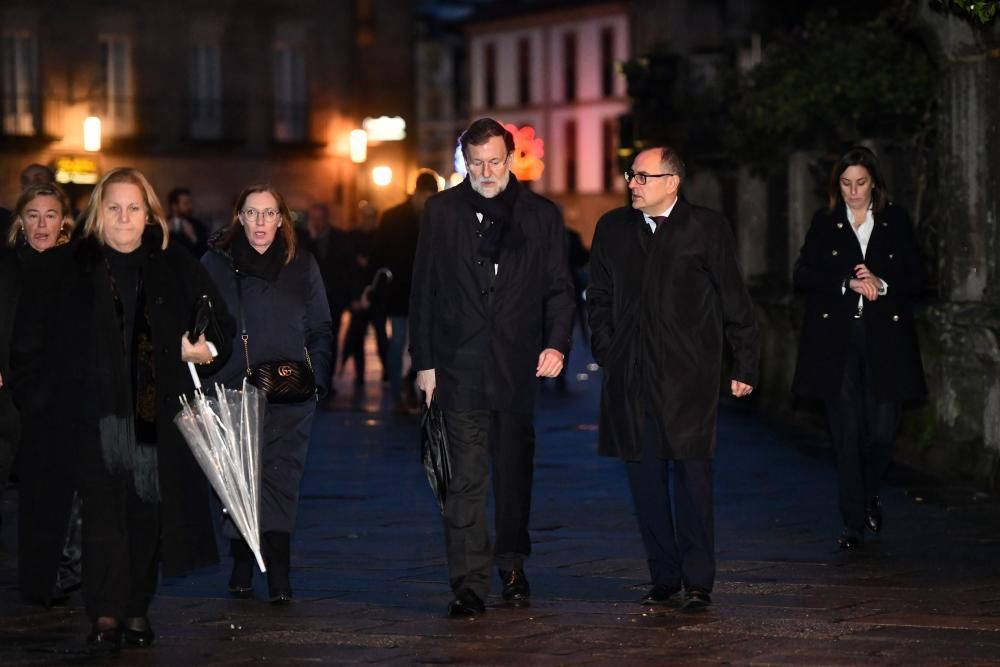 Grandes nombres de la política arropan a Rajoy en el entierro de su hermana en Pontevedra