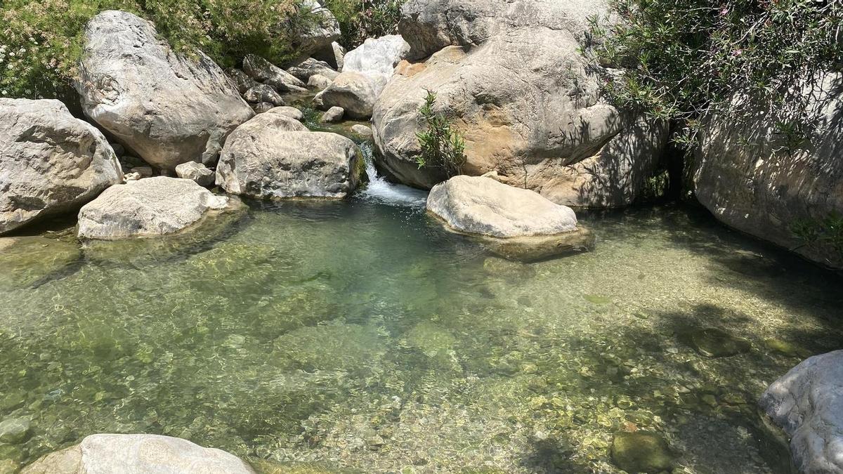 Pozas del río Sábar, en Alfarnatejo, las charcas que forman una de las piscinas naturales más hermosas de Málaga