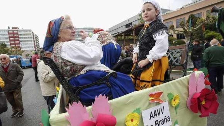 María García, junto a Manuel Vázquez, ayer, en la carpa de las fiestas de San Isidro.