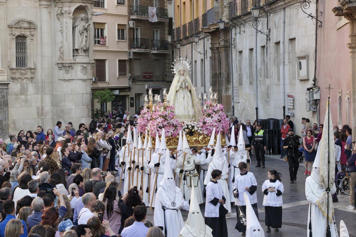 El Yacente fue sacado en procesión junto a Nuestra Señora de la Luz en su Soledad.