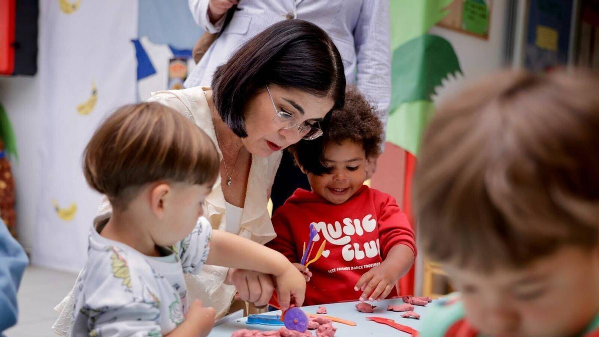 Encuentro en la escuela infantil Pluto por el Día de Canarias
