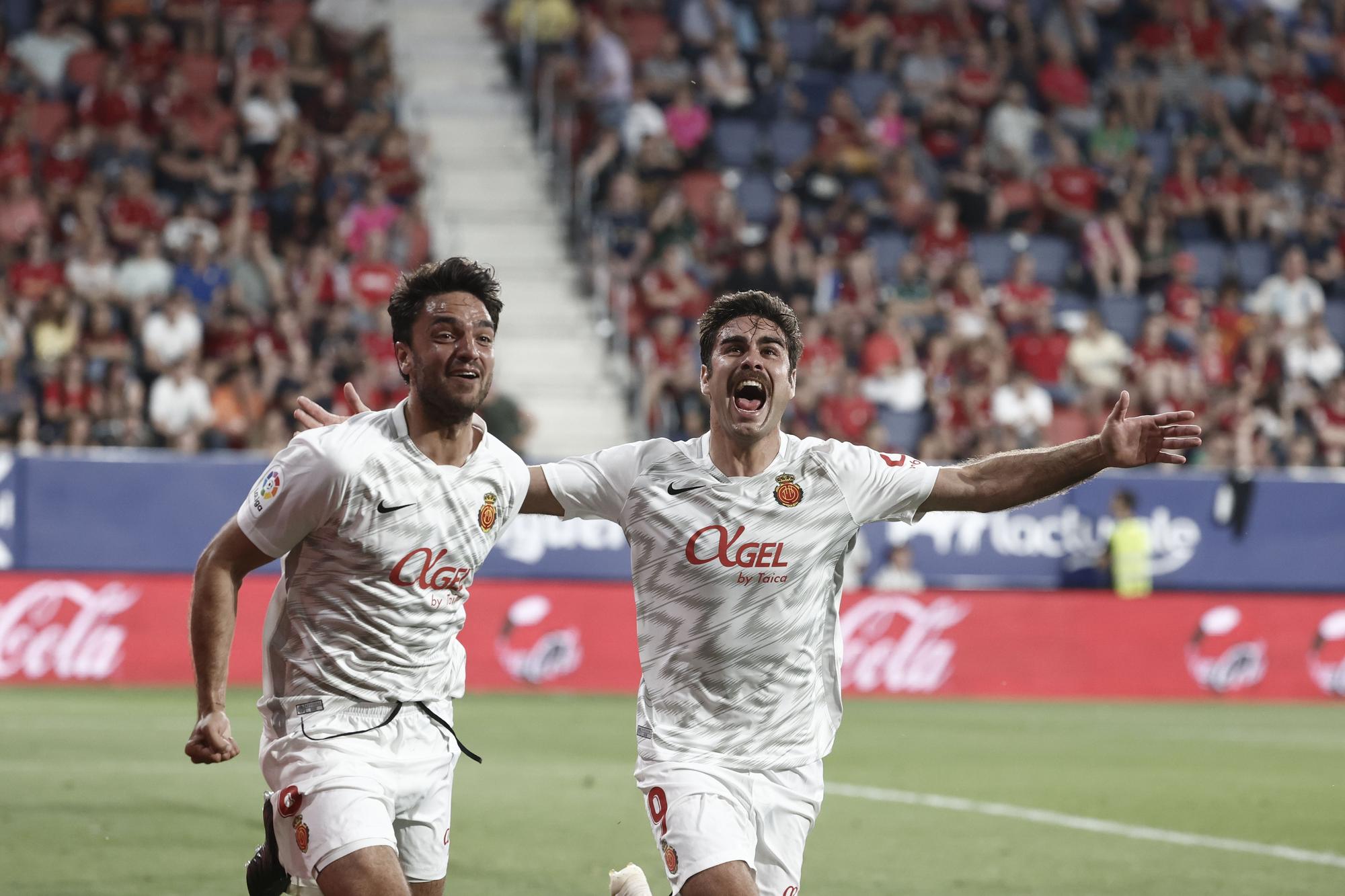 Osasuna-RCD Mallorca: Las fotos de la alegría desatada de los jugadores del Mallorca al conseguir la permanencia