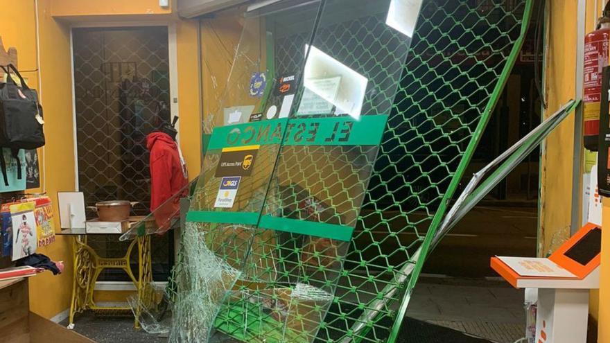 Roban de madrugada en un estanco en pleno centro de Ordes por el método del alunizaje