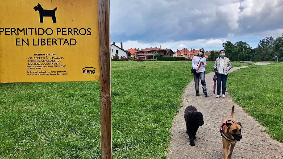 Parque con zona de perros en libertad, en La Fresneda.