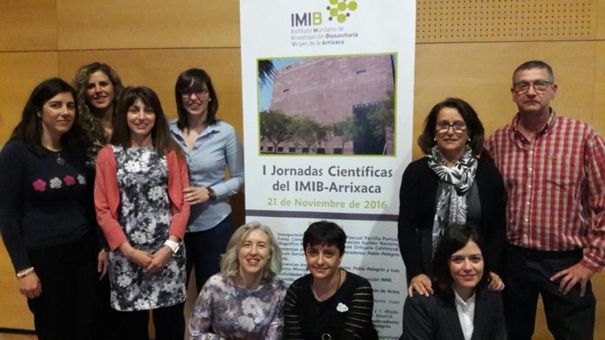 Parte del grupo de investigación con su directora, María José López Montesinos, (de pie a la derecha).