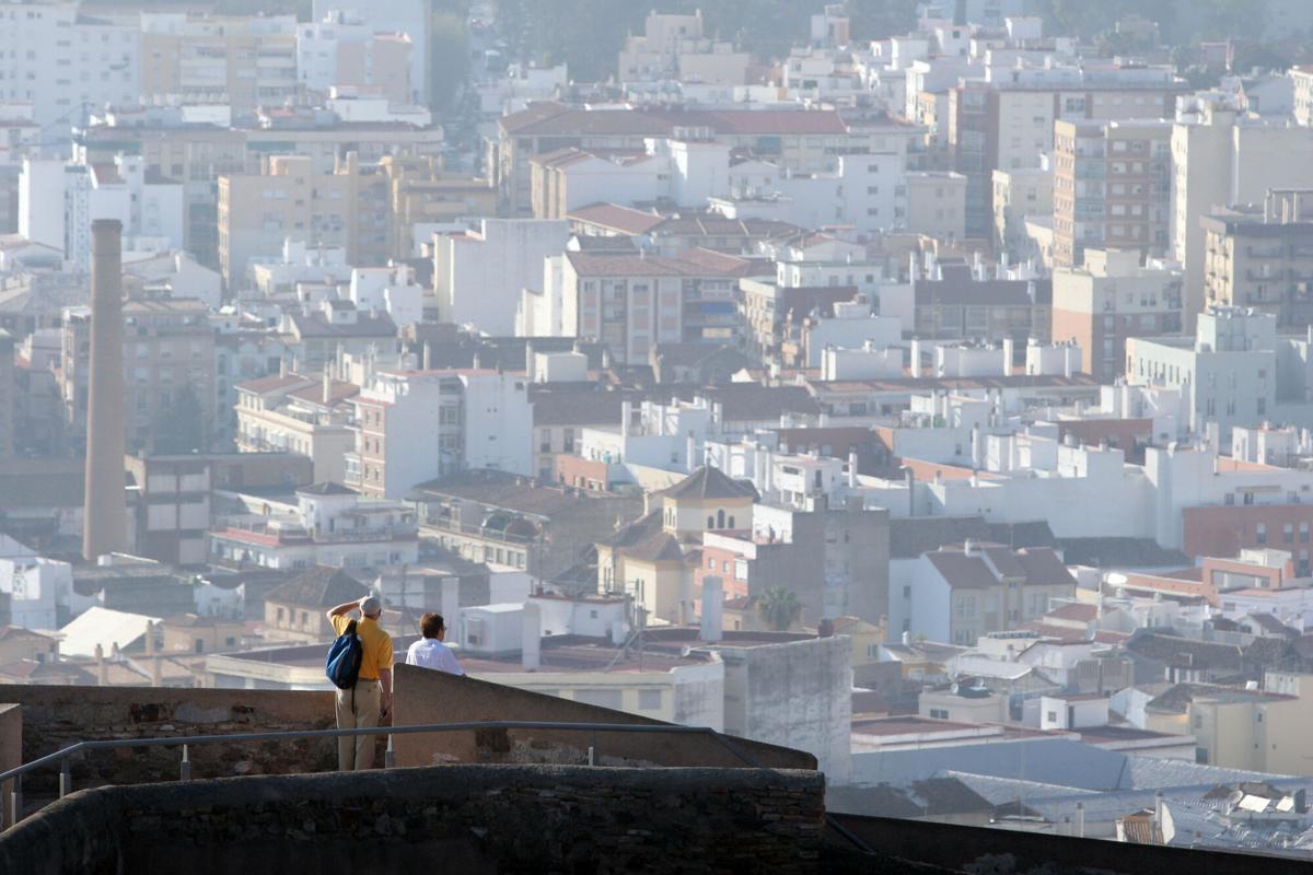Un turista en el Castillo de Gibralfaro