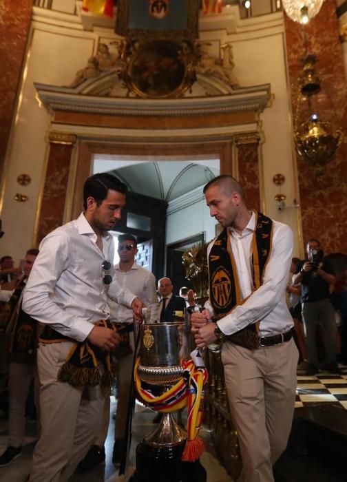 Así han sido las celebraciones del Valencia CF en la Basílica, Generalitat y ayuntamiento