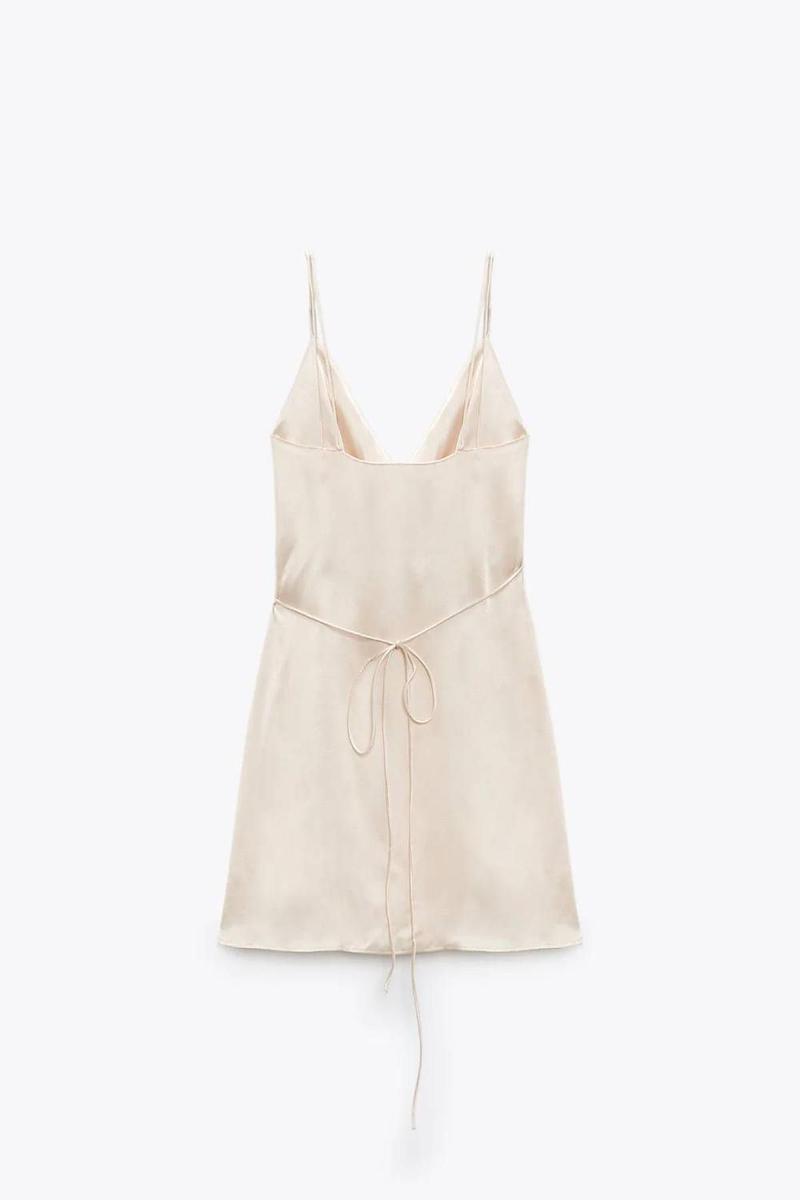 Detalle de vestido cruzado (el crusaíto) de Zara
