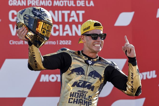 Augusto Fernández, campeón del mundo de Moto2