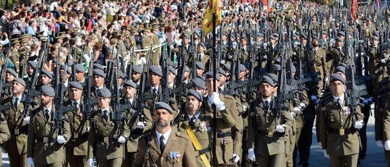 Militares de la Brilat durante un acto castrense en Pontevedra. // R. V.