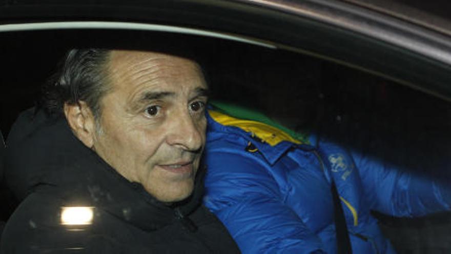 Cesare Prandelli se rinde antes de la revolución