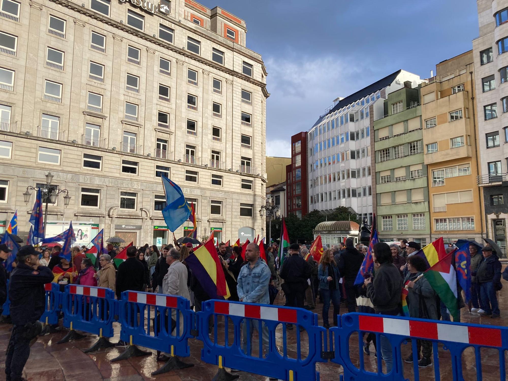 EN IMÁGENES: La concentración anti Borbónica de los premios, unida contra la la guerra