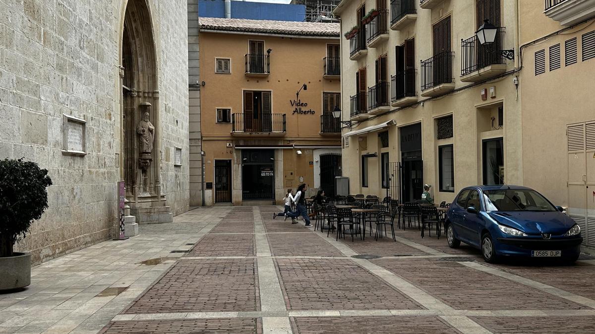 La plaza dels Apòstols, donde se sigue jugando a pelota pese a la prohibición.