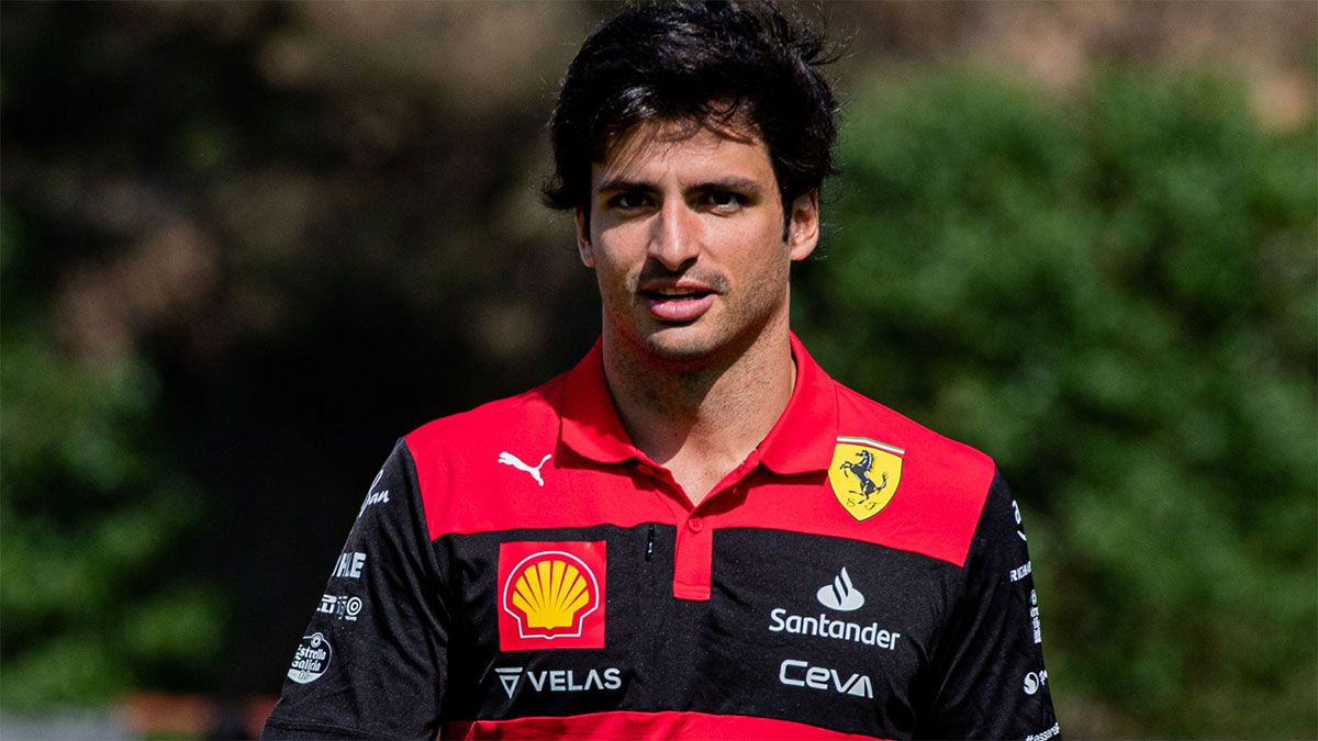 Carlos Sainz, en el paddock del Circuit de Barcelona