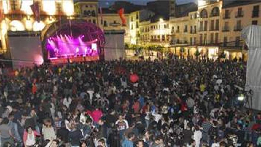 Cultura anuncia que revisará las condiciones para organizar el Womad 2012 en Cáceres