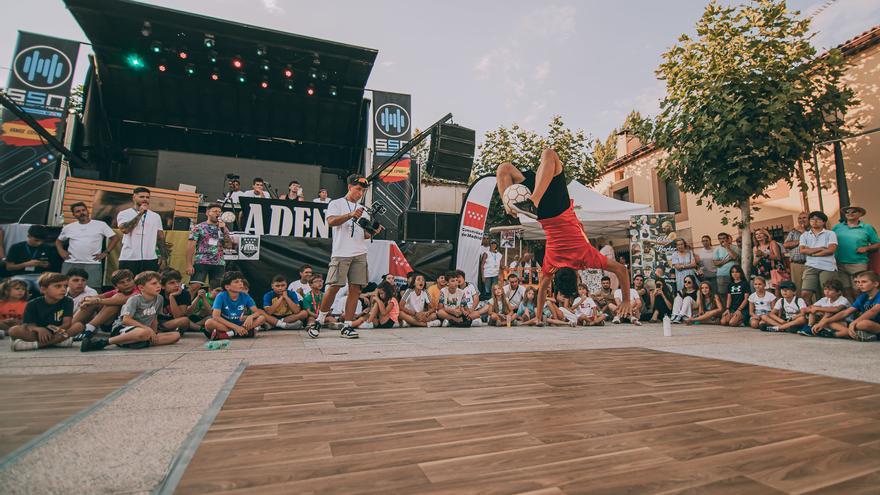 Entrada gratis y alfombra roja: Espartinas pone a Sevilla en el mapa del freestyle fútbol con el Campeonato de España