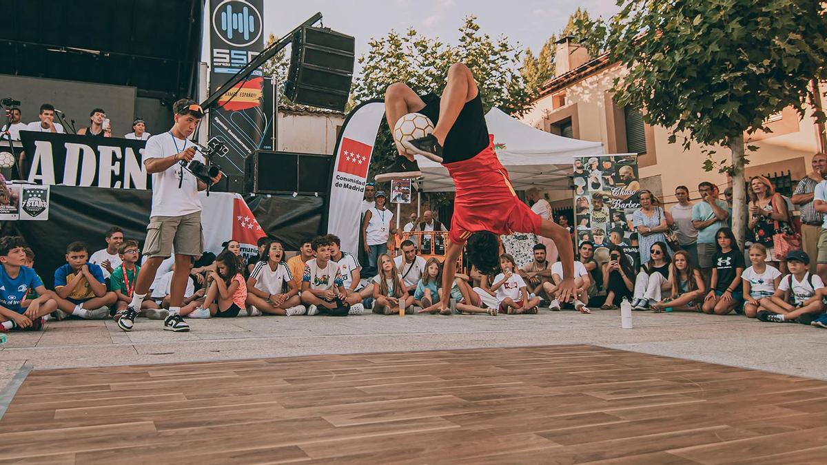 Un campeonato de freestyle fútbol