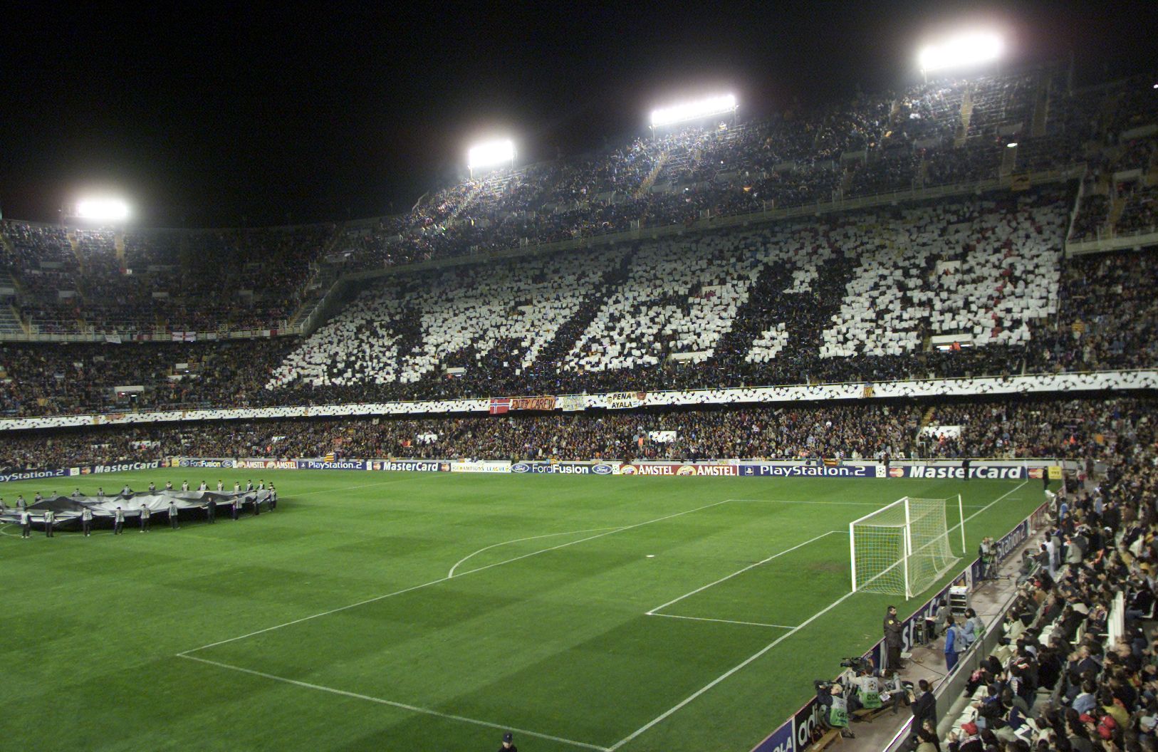 Históricos momentos mágicos de la grada de  Mestalla que pronto volverán