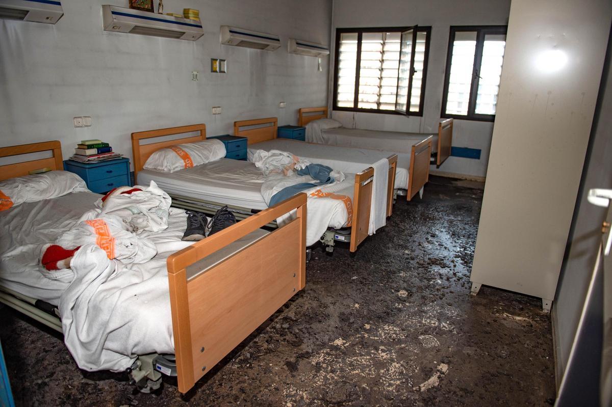 Una de las habitaciones afectadas por el incendio en el sociosanitario de Plasencia.