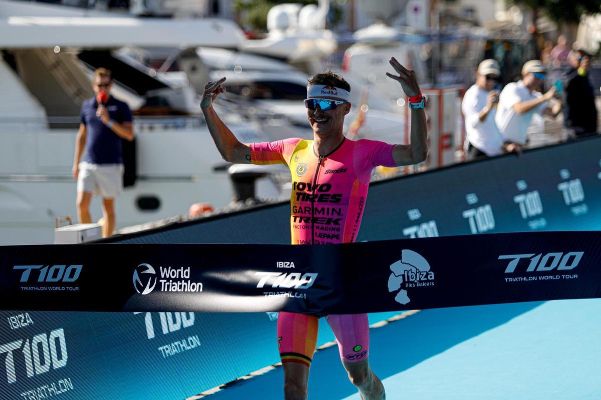 Marten Van Riel a punto de cruzar la línea de meta