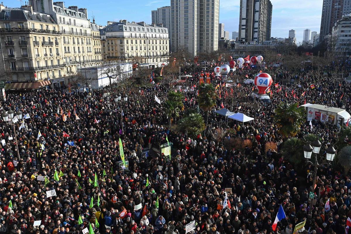 Imagen de la manifestación del 31 de enero en París en contra de la reforma de las pensiones que plantea el Gobienro de Macron. Imagen de la manifestación del 31 de enero en París en contra de la reforma de las pensiones que plantea el Gobienro de Macron.