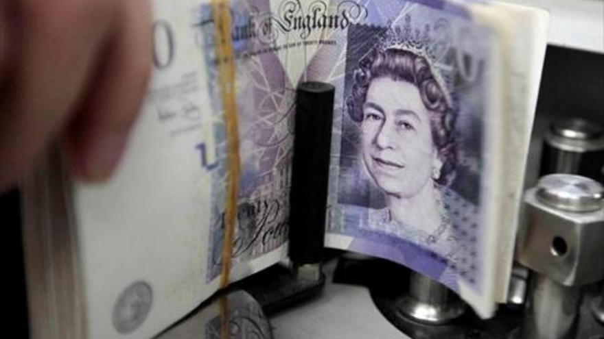 La libra cae a su nivel más bajo desde octubre por temor a un &#039;Brexit&#039; duro