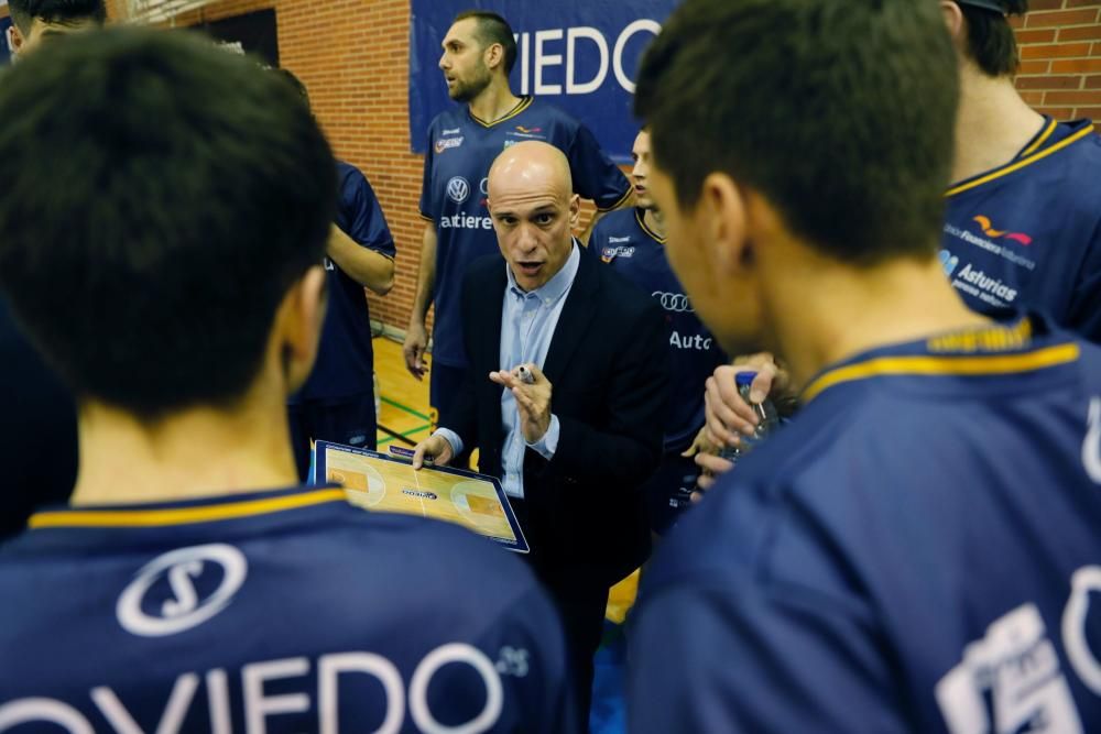 El partido entre el Oviedo Baloncesto y el Huesca, en imágenes