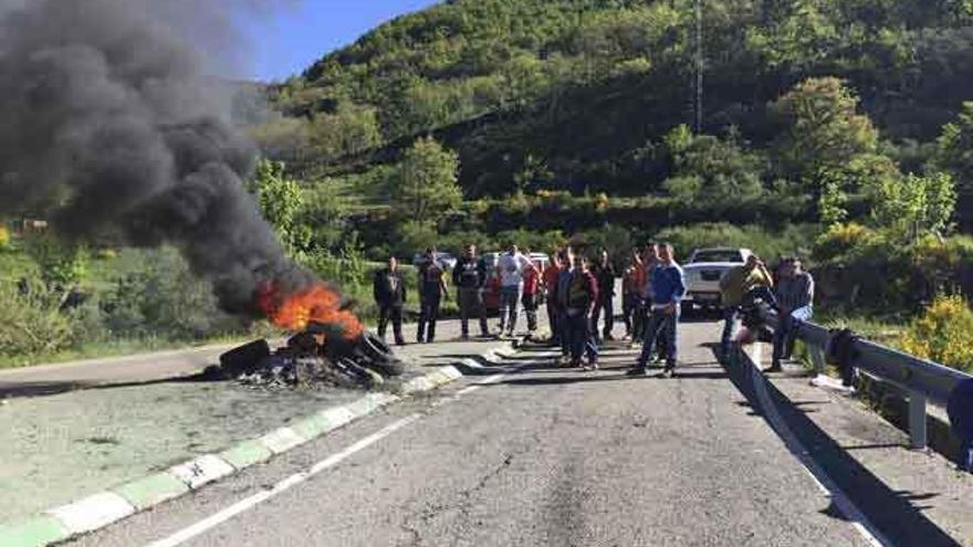Nueva protesta de mineros en León, que bloquean el transporte de carbón