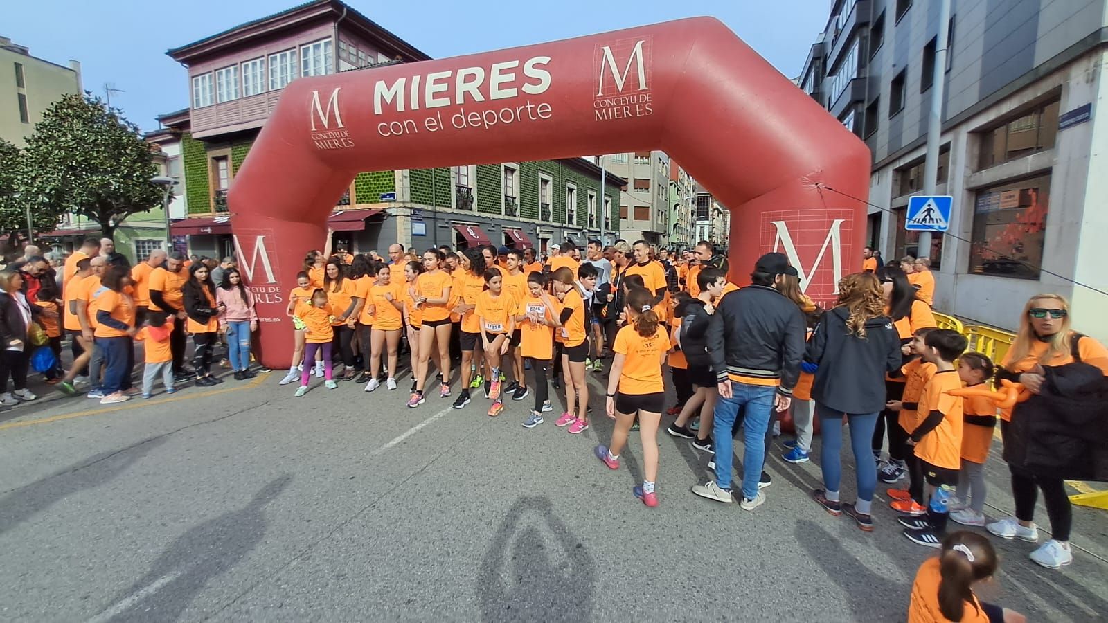 Las carreras contra el cáncer infantil reúnen a cientos de personas en las Cuencas