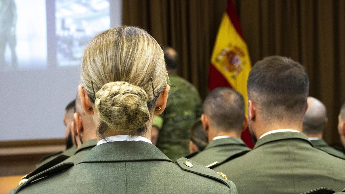 Bienvenida a los nuevos mandos en la base de Cerro Muriano.