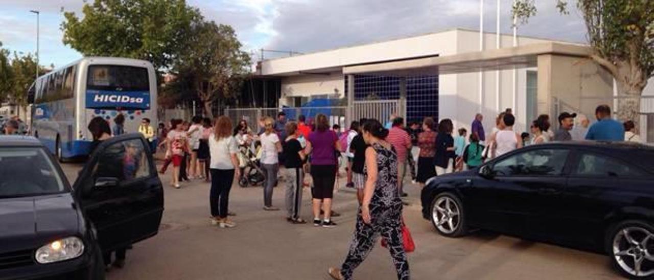 Las familias piden seguridad y mejoras en los accesos al Pedro Alcàzar de Nules