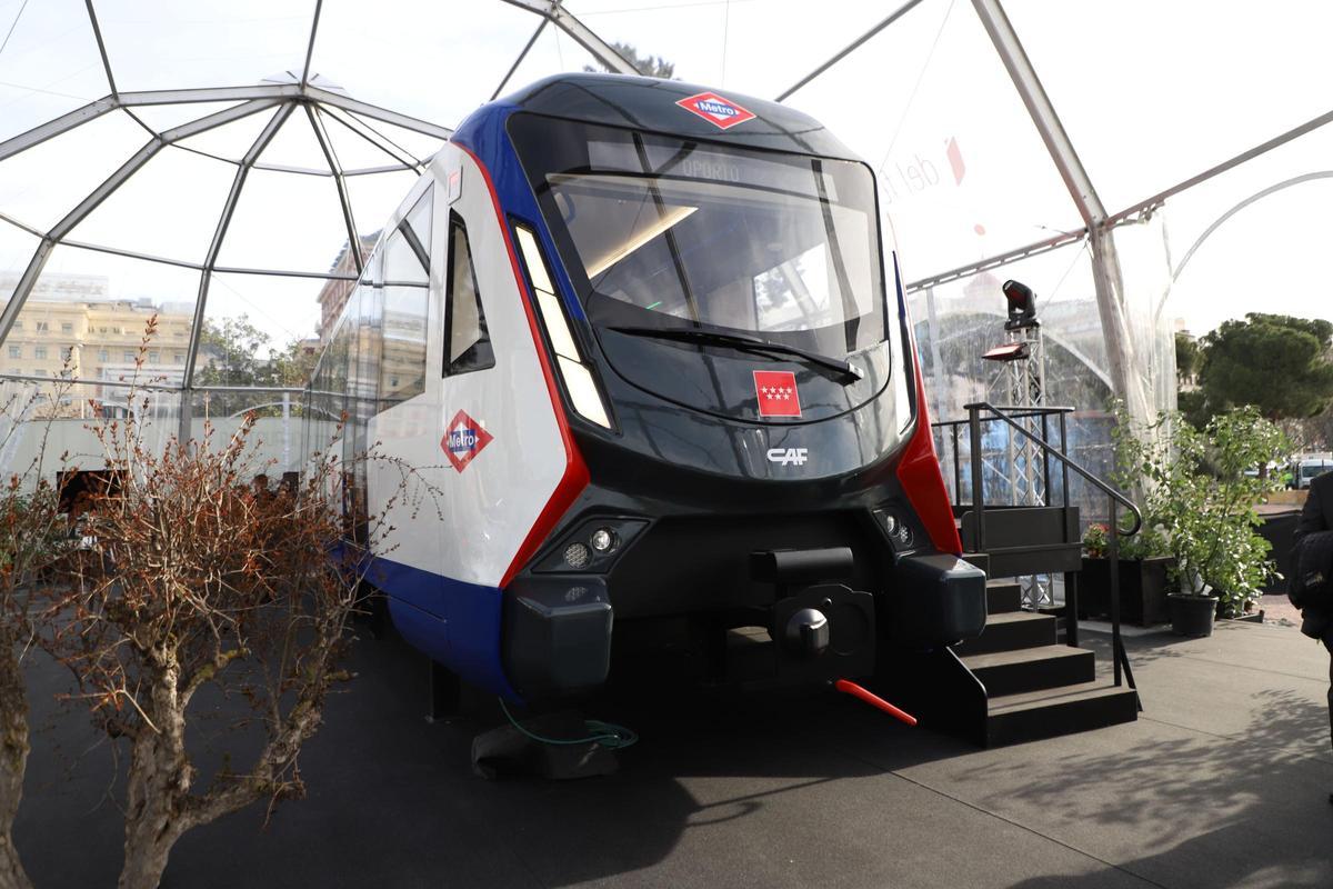 Maqueta de uno de los trenes sin conductor que circularán por la L6 a partir de 2027.