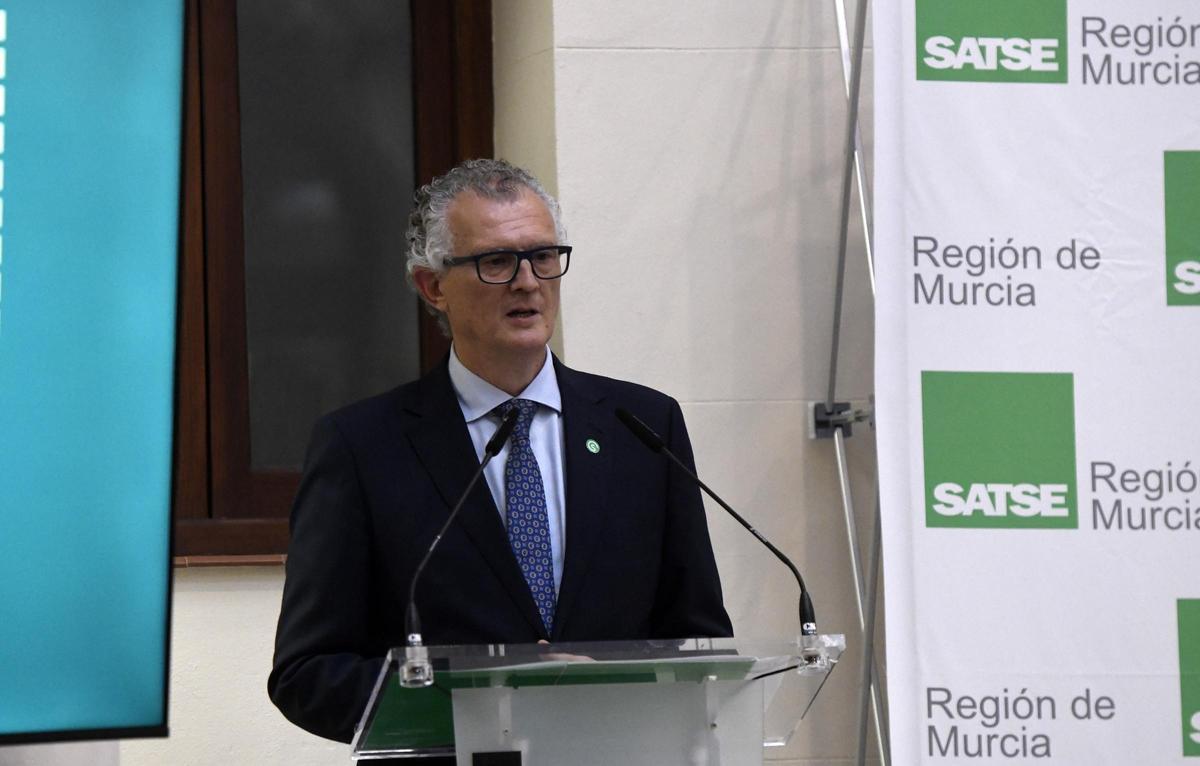 Juan José Predreño, consejero de Salud de la CARM, durante su intervención en el acto