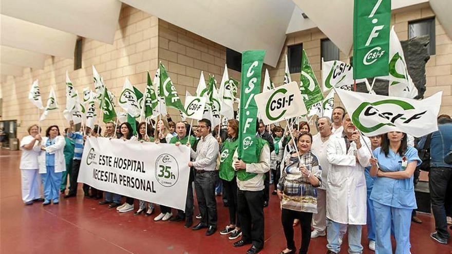 Enfermeros españoles: entre el paro y el empleo precario o emigrar