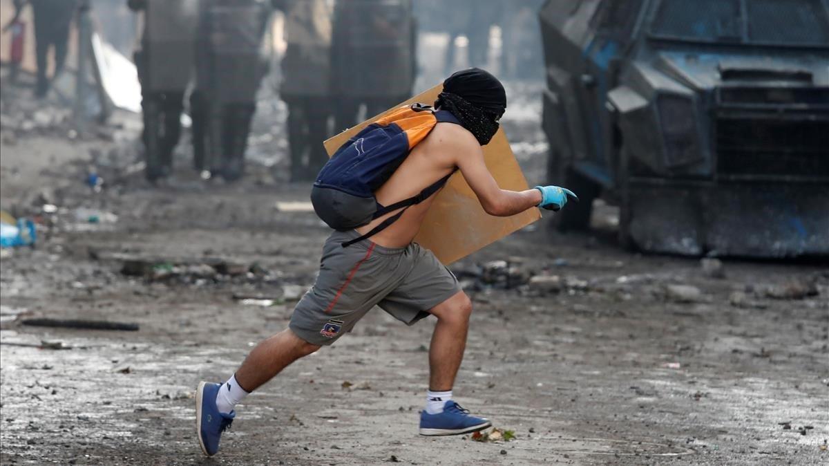 zentauroepp50909357 a demonstrator runs during a protest against chile s governm191115195533